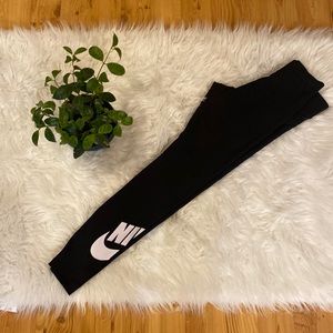 NWT Nike leggings. Size xs